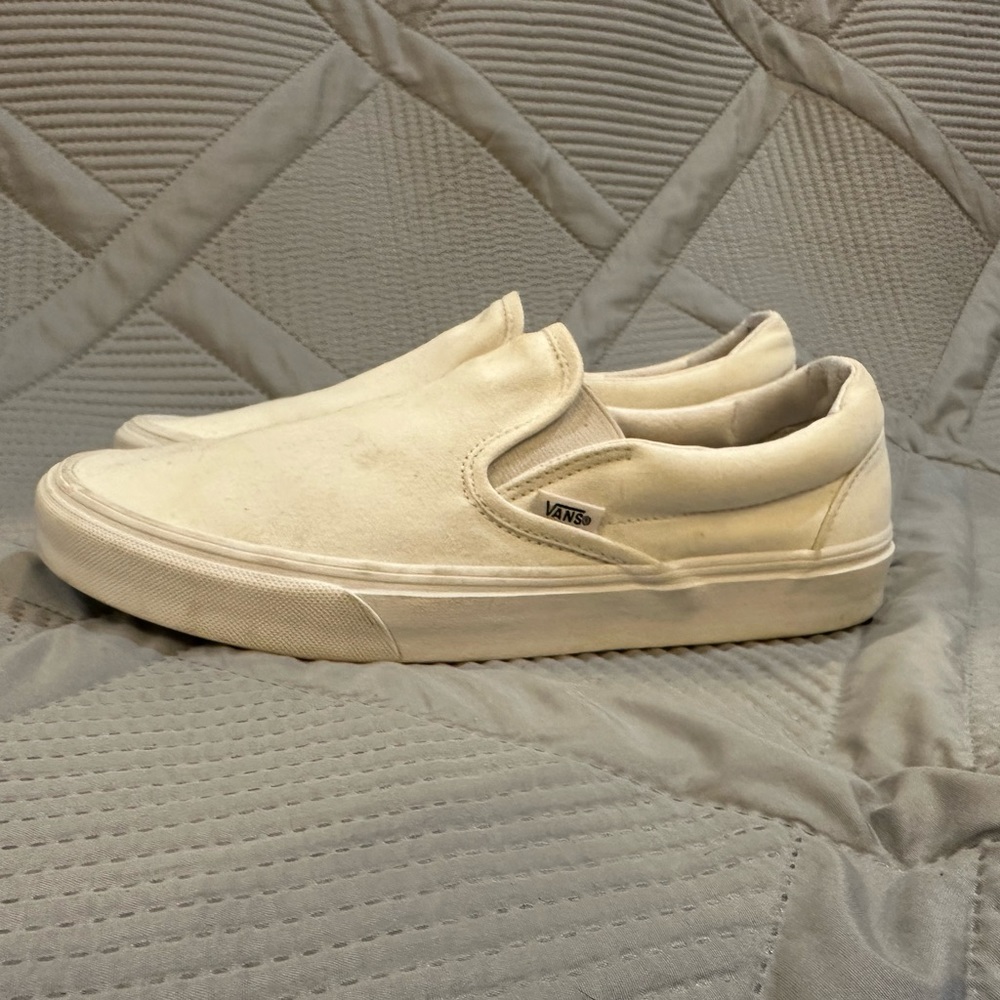 White slip-in vans